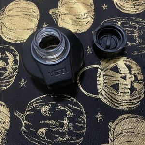 Magnetic Yeti water bottle top